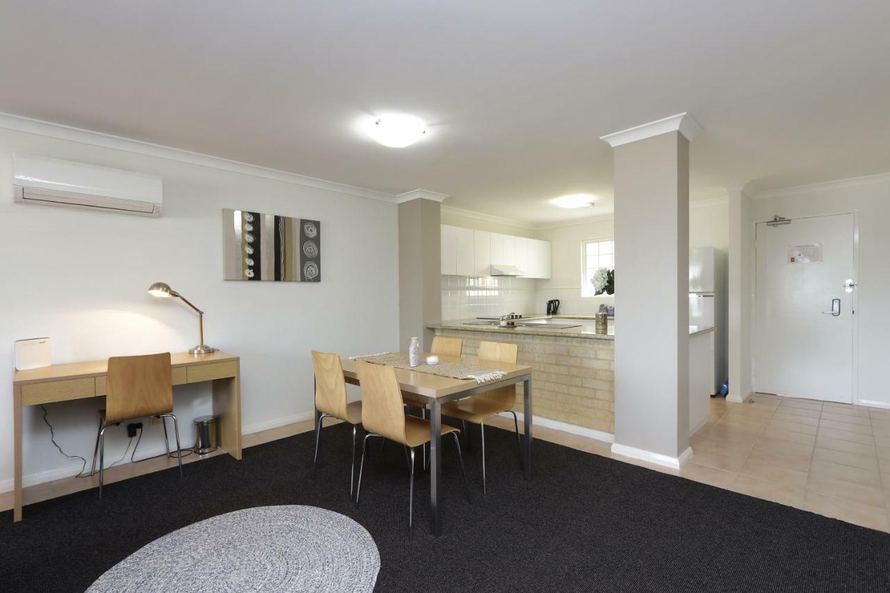 Hillarys Marina Apartment Перт Экстерьер фото
