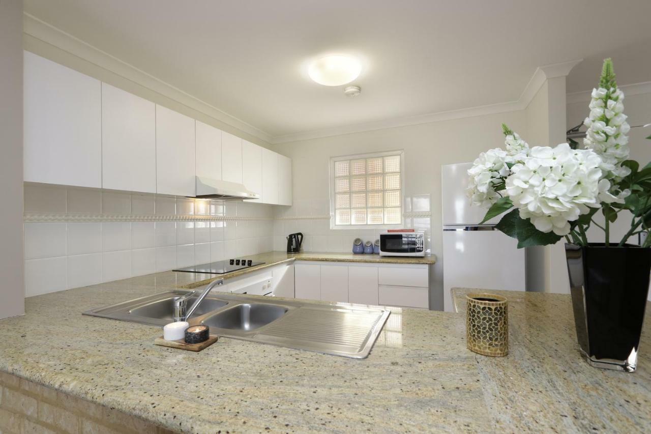 Hillarys Marina Apartment Перт Экстерьер фото